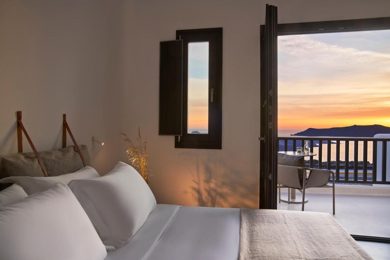 Orama Hotel & Spa Фира Екстериор снимка A bedroom at the hotel