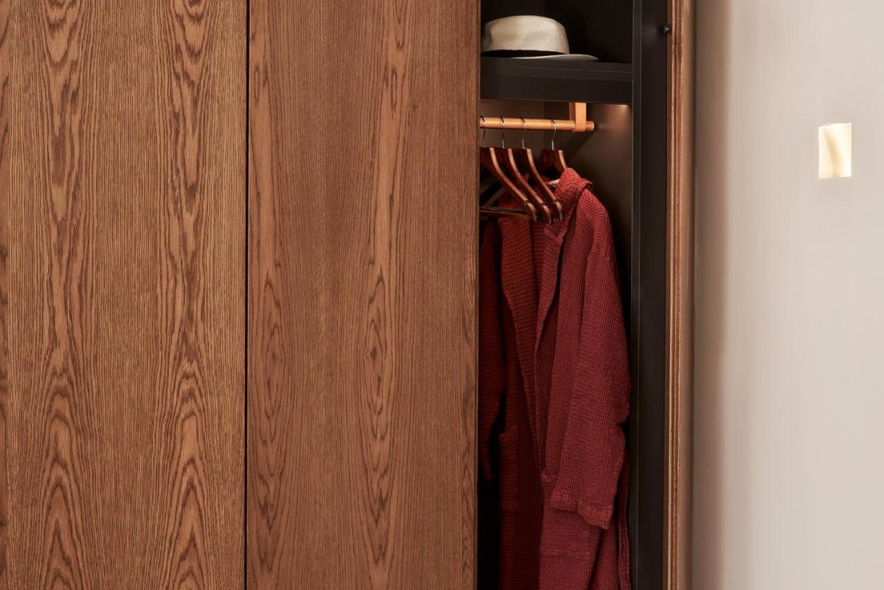 Orama Hotel & Spa Фира Екстериор снимка A wardrobe