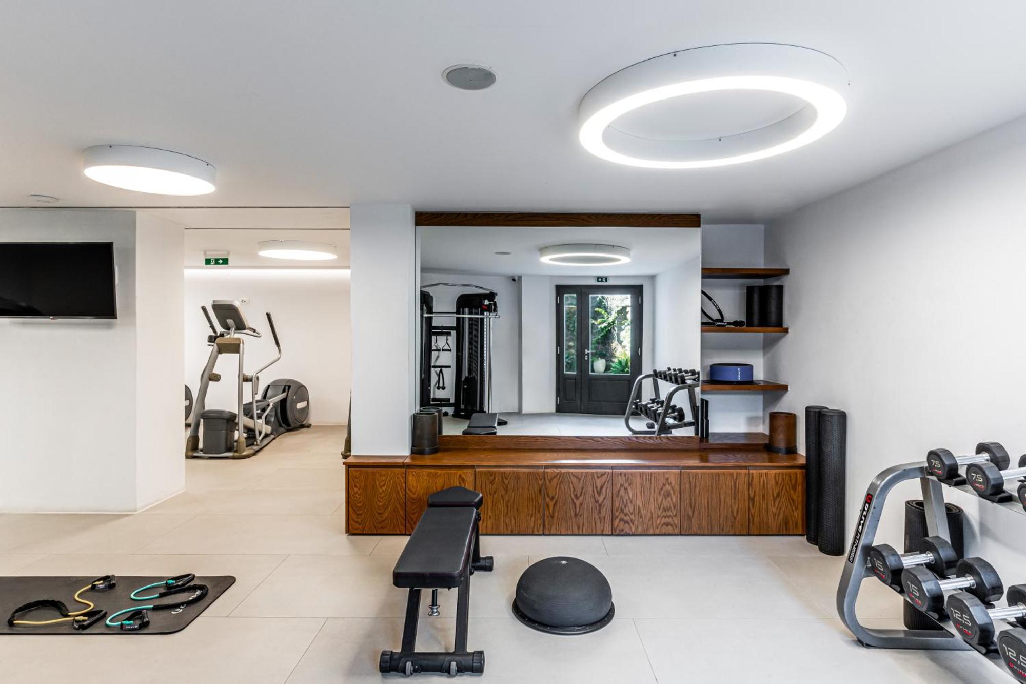 Orama Hotel & Spa Фира Екстериор снимка A home gym